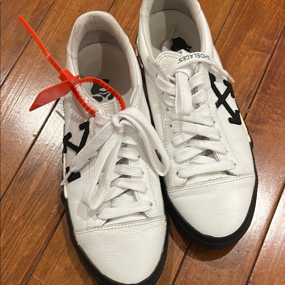 Off white White Sneakers